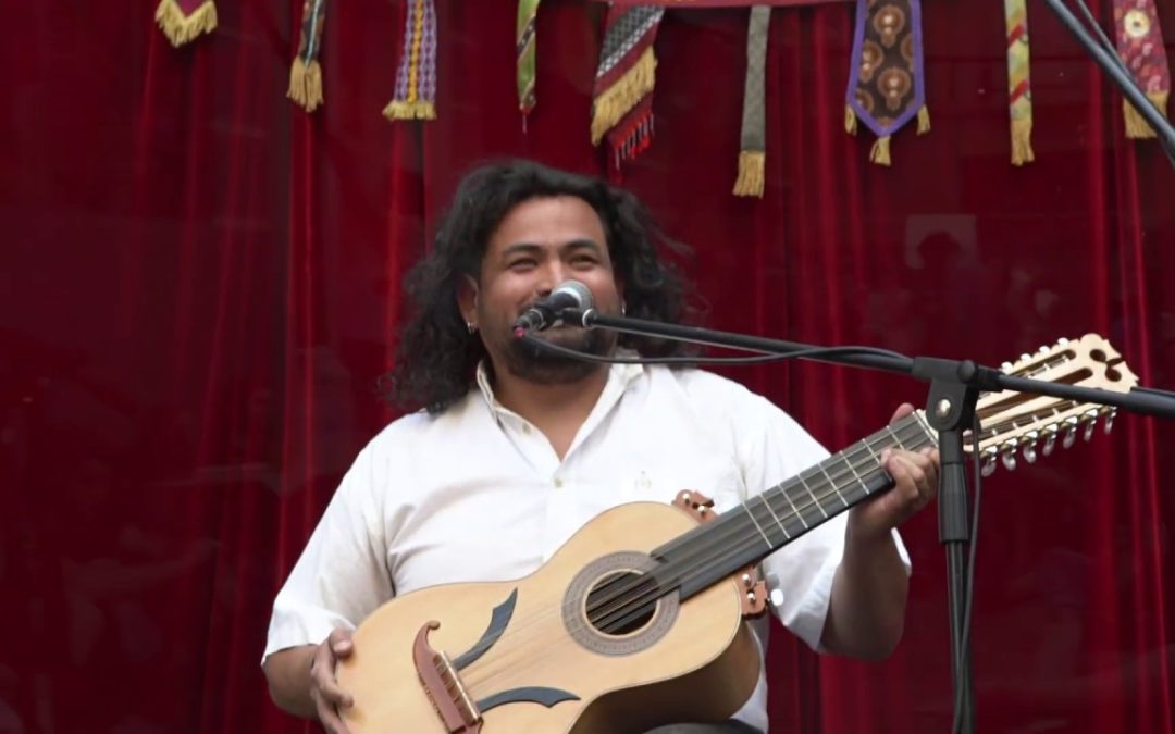 El guitarrón chileno es una llave que abre portales cuánticos 🌌